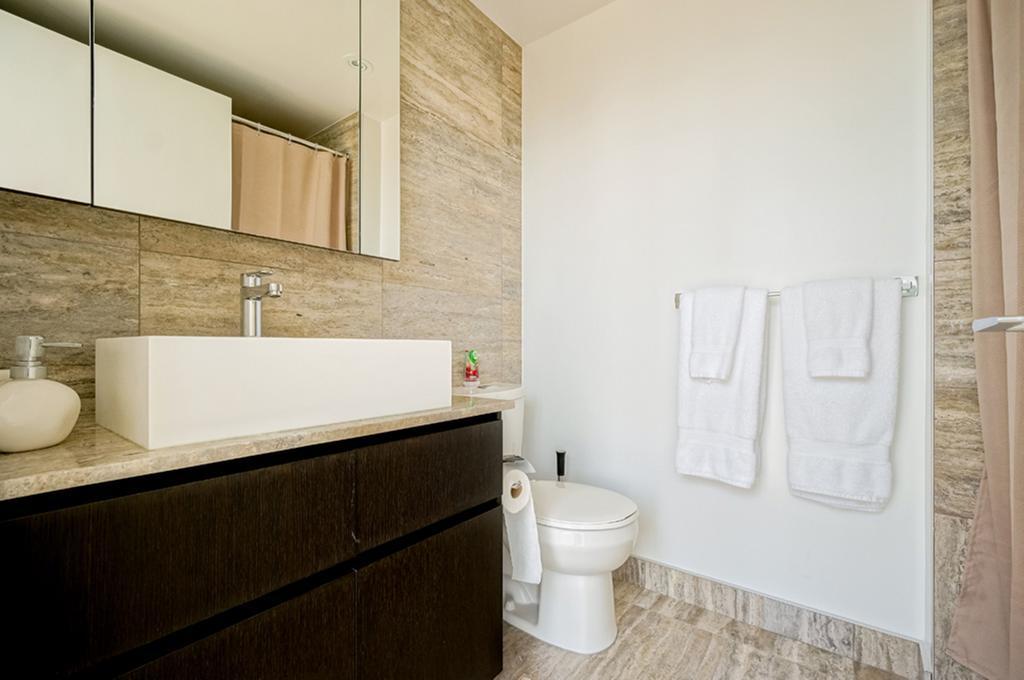 Hydewest - Capreol Luxury Furnished Penthouse Apartment